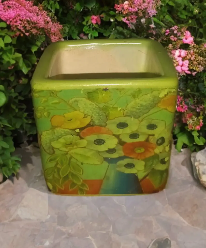 FLORAL DESIGN TREE PLANTER